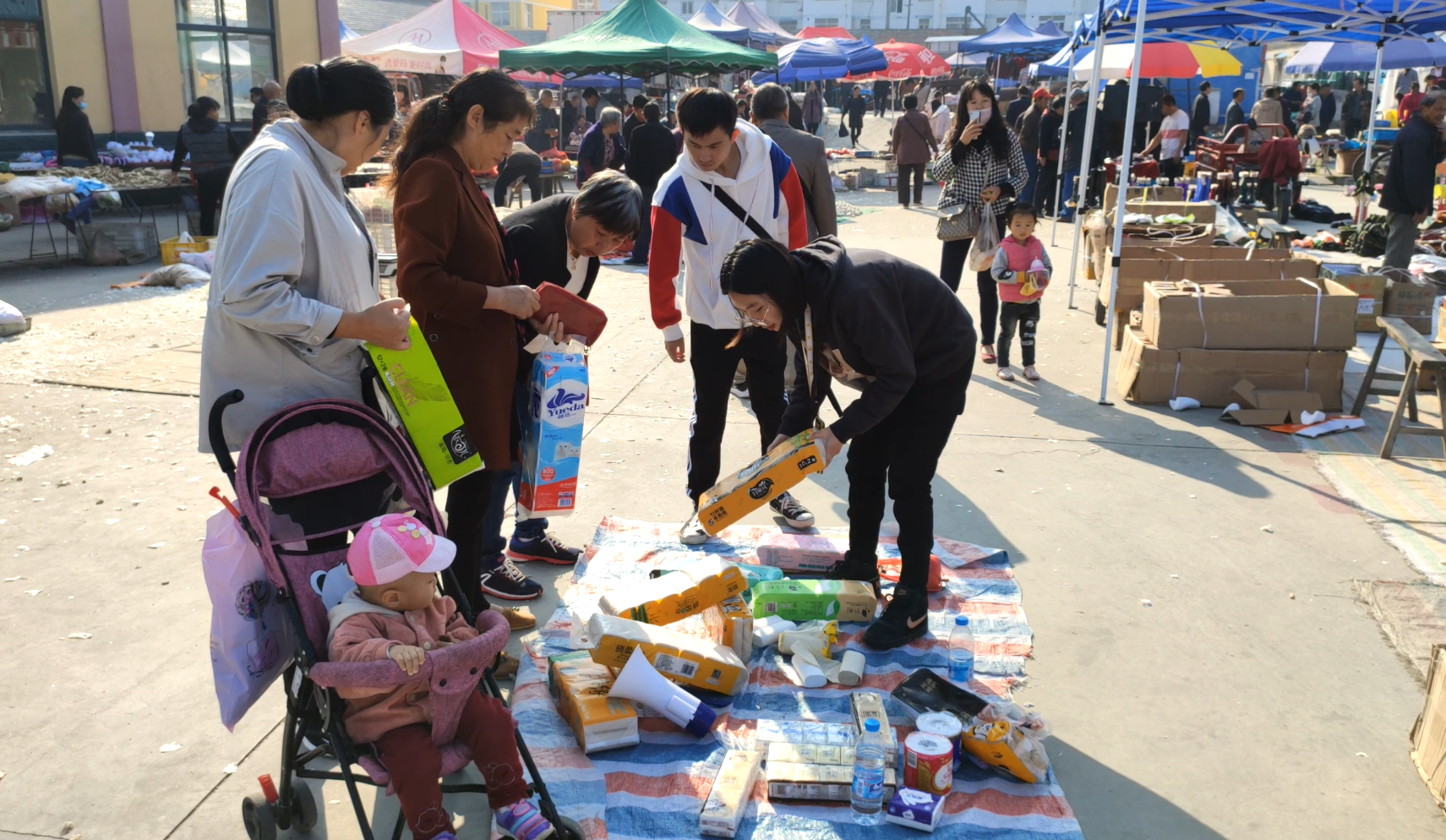 夜市摆地摊卖什么赚钱,挣钱的摆摊娱乐项目推荐,地摊卖什么赚钱