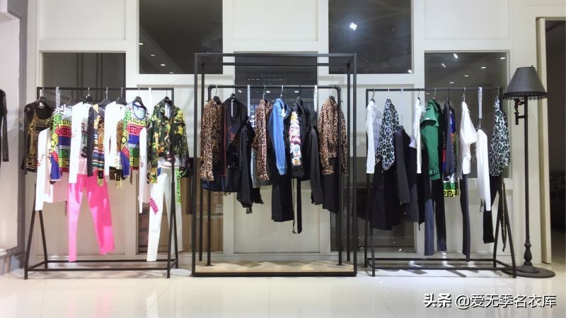 网店卖衣服货源怎么找,服装新手必备拿货技巧,网店卖衣服货源