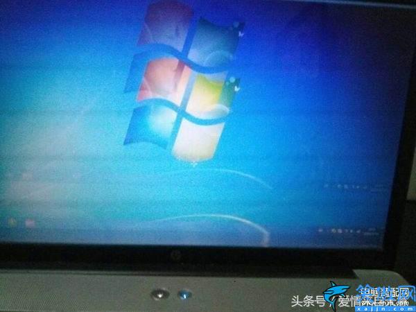 电脑屏幕变暗还闪屏怎么回事,电脑闪屏以及变色的解决方法